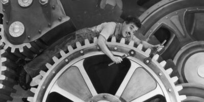 Filme de Charles Chaplin sobre a Revolucao Industrial